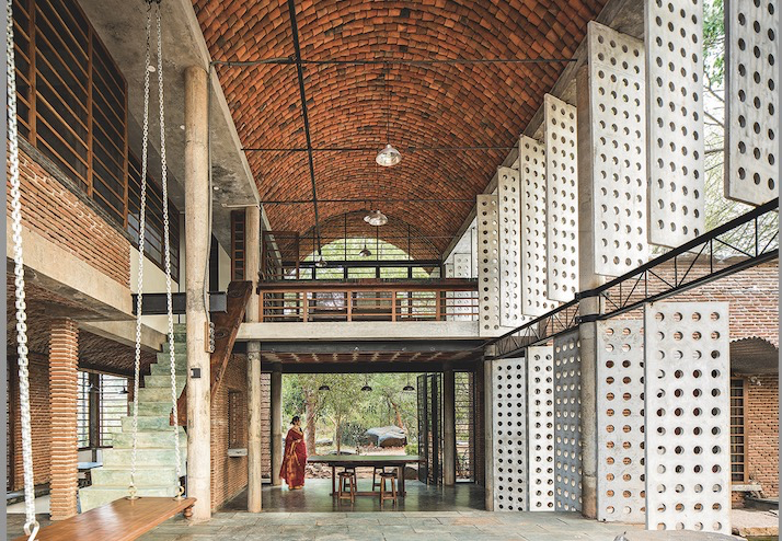 Baukunst - Architektur gegen den Kapitalismus: Anupama Kundoos radikale Vision für bezahlbares Bauen im Architekturzentrum Wien