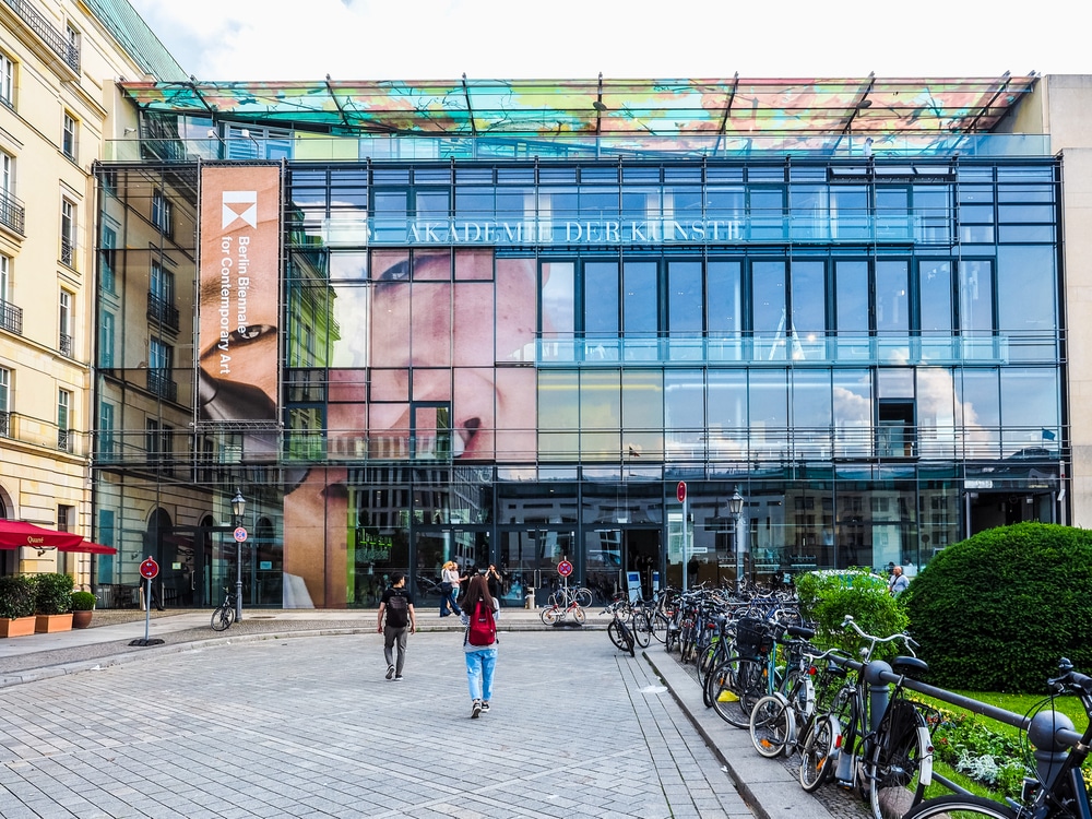 Baukunst - Sanierung der Akademie der Künste in Berlin: Gesprungene Verbundgläser zwingen BImA zur Machbarkeitsstudie