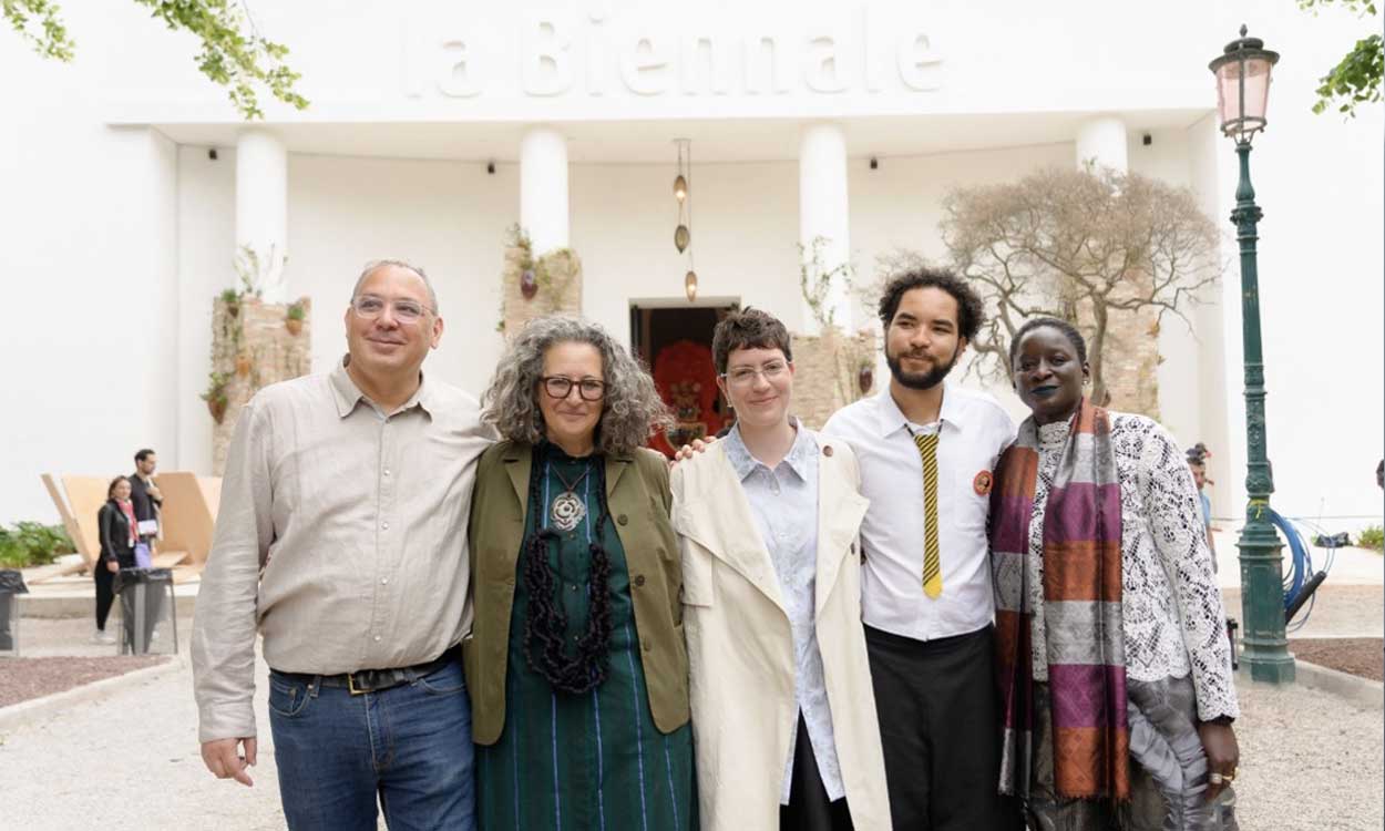 Koyo Kouoh's Team_Photo © by Andrea Avezzù