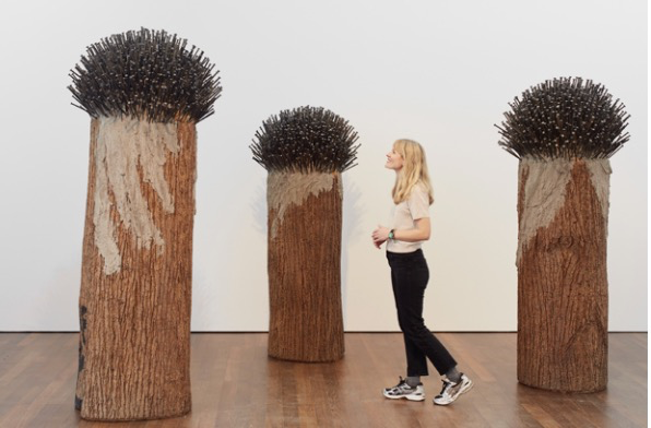 Baukunst - Verletzlichkeit zwischen Klassizismus und Stahlbeton: Uecker im Arp Museum