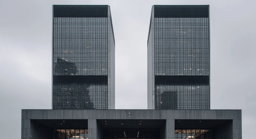 Baukunst - Aus grauer Energie wird Stadt: Brüssels unbeliebtestes Hochhaus-Duo wird zum Vorzeigeobjekt